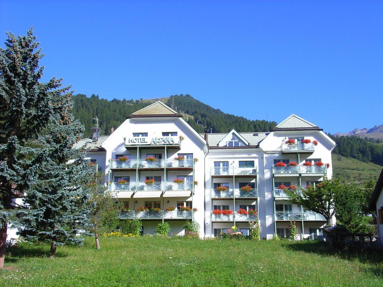 Typically Swiss Hotel Altana Scuol Eksteriør bilde